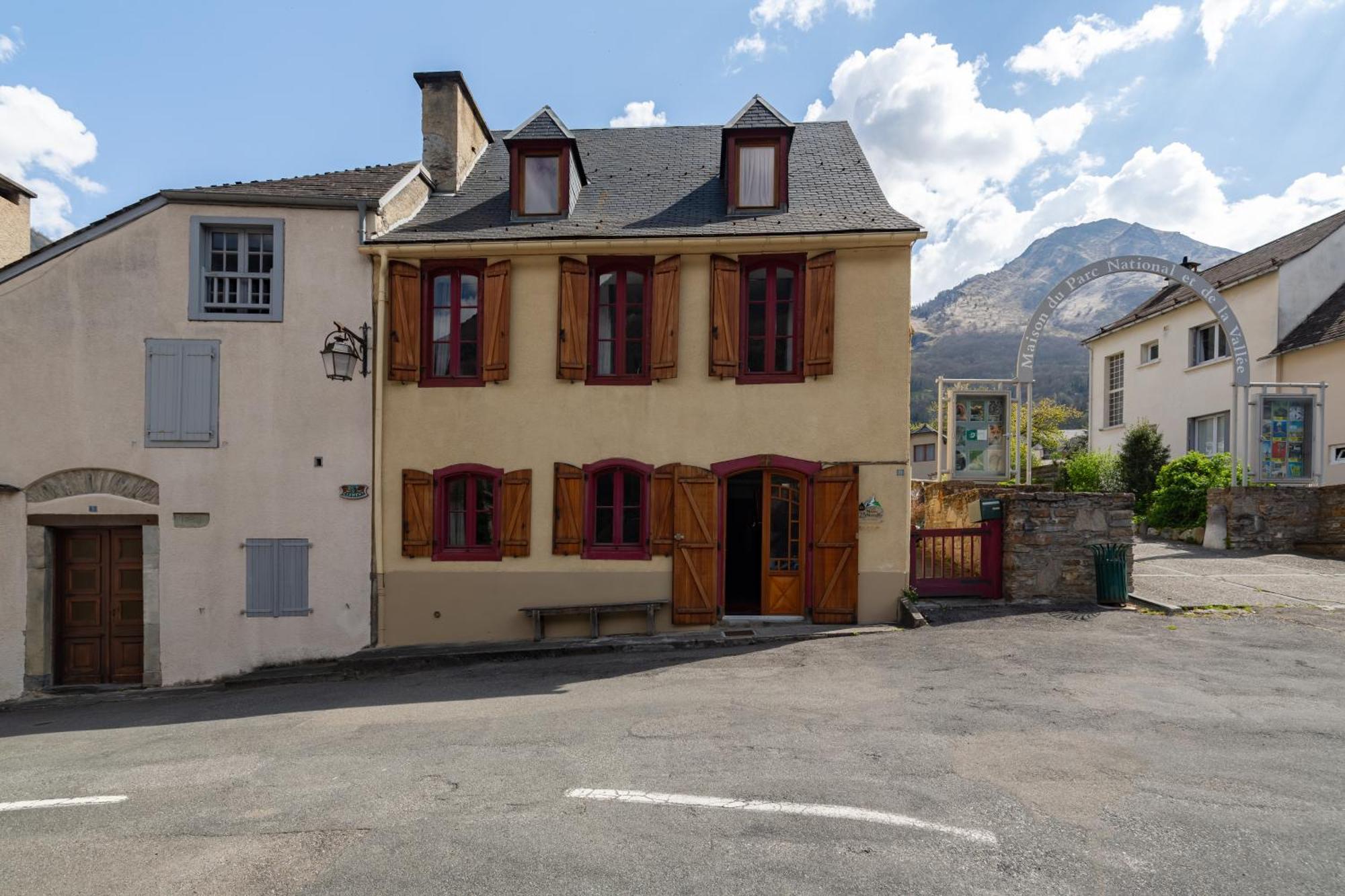 La Petite Maison Des Montagnes ลูซ-แซ็ง-โซเวอร์ ภายนอก รูปภาพ