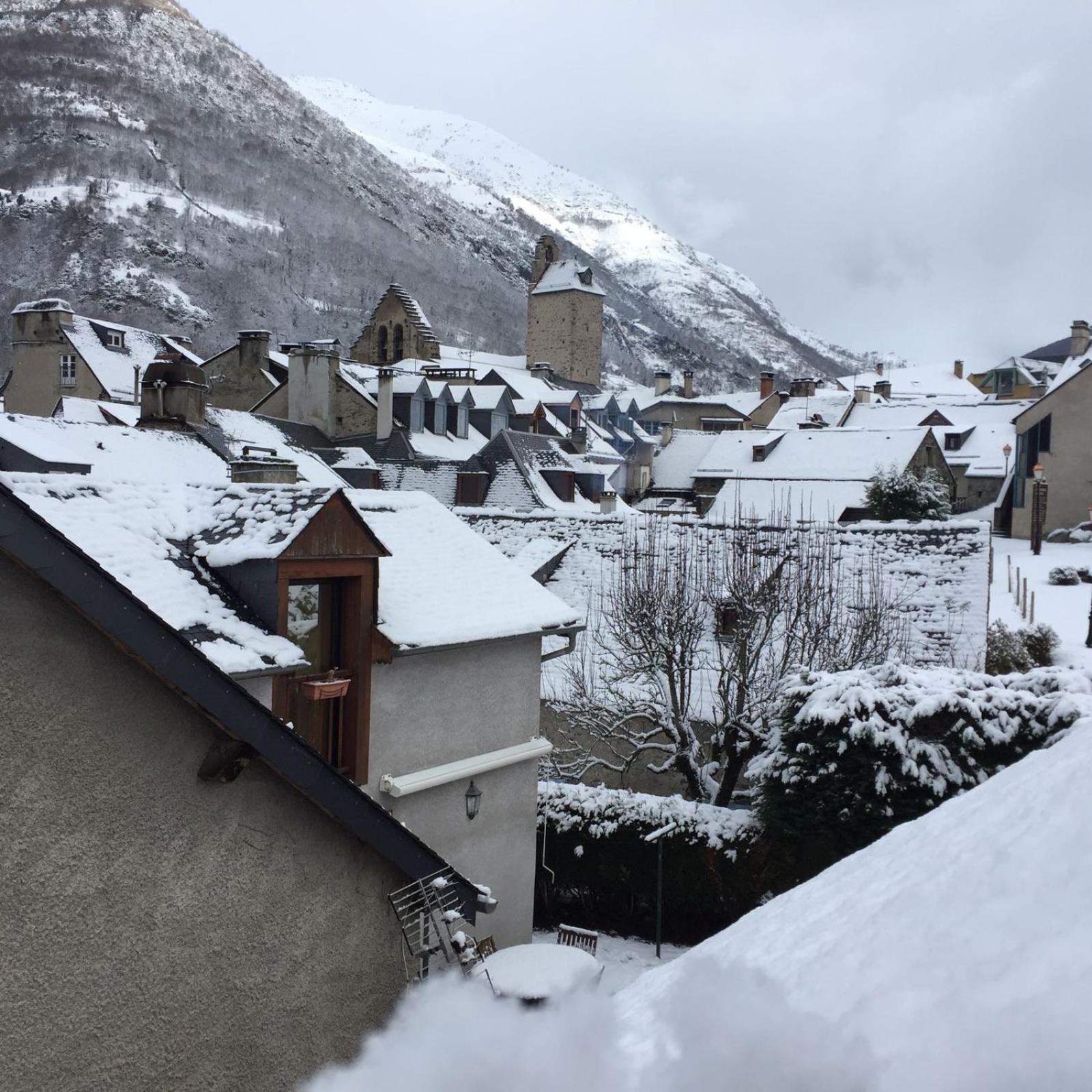 La Petite Maison Des Montagnes ลูซ-แซ็ง-โซเวอร์ ภายนอก รูปภาพ